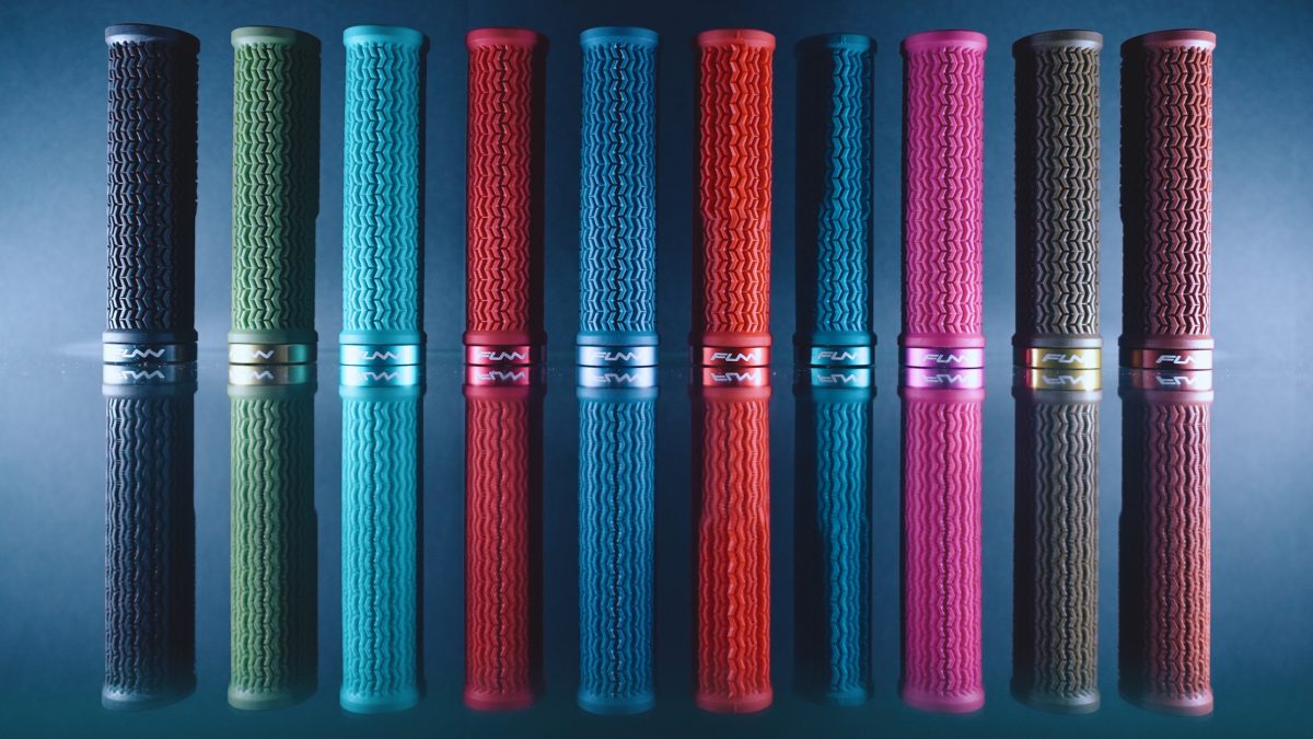 Holeshot grips in all colours